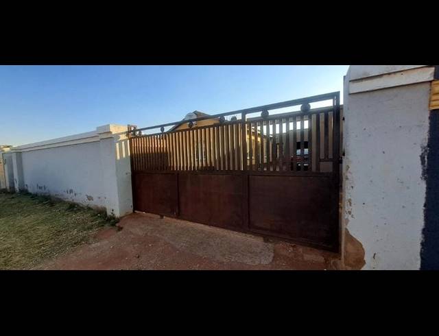 2 BEDROOM HOUSE FOR SALE IN PROTEA GLEN